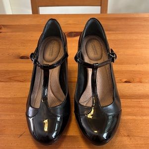 Giani Bernini t-strap Mary Jane’s. Memory foam insoles.